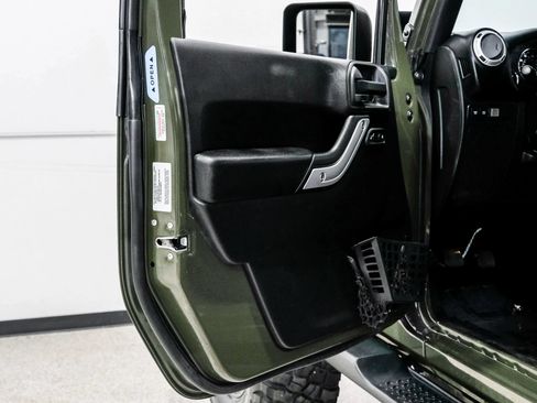 Used 2015 Jeep Wrangler Unlimited Rubicon w/ Connectivity Group AWD/4WD image 48