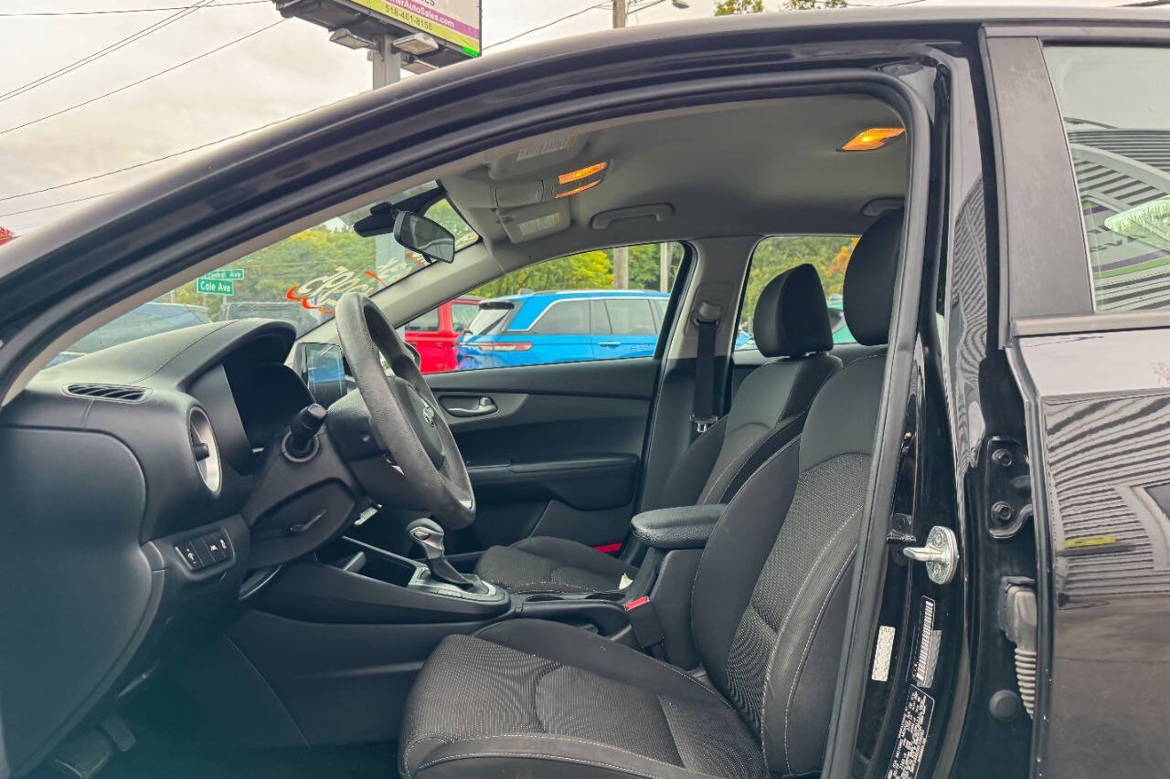 Used 2019 Kia Forte LXS FWD image 15