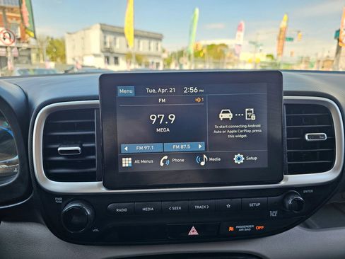 Used 2023 Hyundai Venue SEL FWD image 20