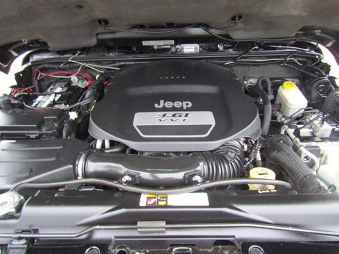 Used 2013 Jeep Wrangler Unlimited Sahara w/ Dual Top Group image 20