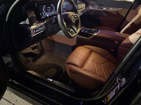 Used 2024 BMW 760i xDrive w/ Executive Package image 14