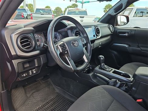 Used 2017 Toyota Tacoma TRD Sport image 13