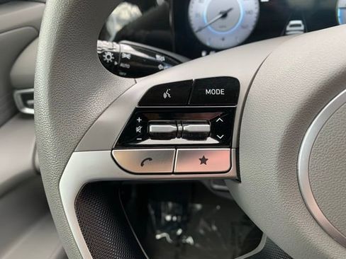 Used 2024 Hyundai Elantra SEL image 17