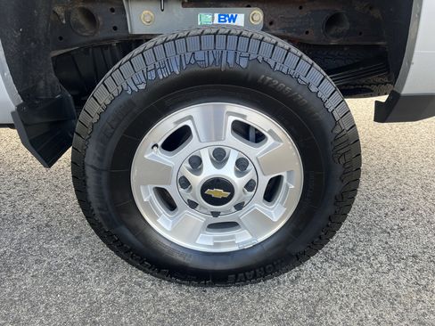 Used 2017 Chevrolet Silverado 2500 LT w/ LT Convenience Package image 9