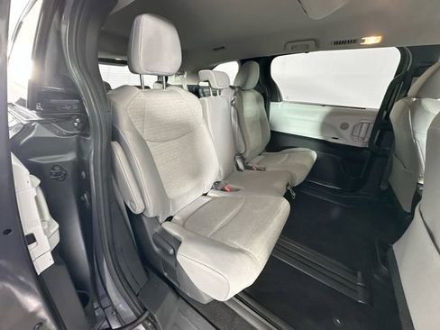 Used 2025 Toyota Sienna LE image 26