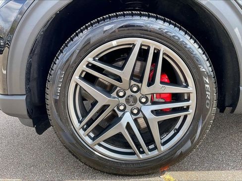 Used 2025 Ford Explorer ST-Line w/ ST-Line Street Pack image 8