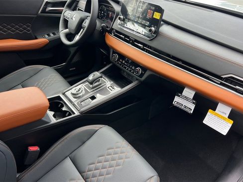 New 2025 Mitsubishi Outlander SEL image 17