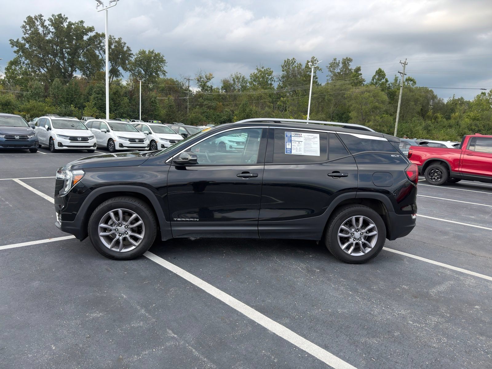 Used 2023 GMC Terrain SLT AWD/4WD image 3