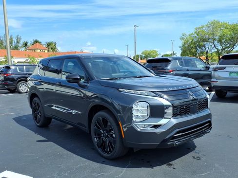 New 2026 Mitsubishi Outlander LE FWD image 10