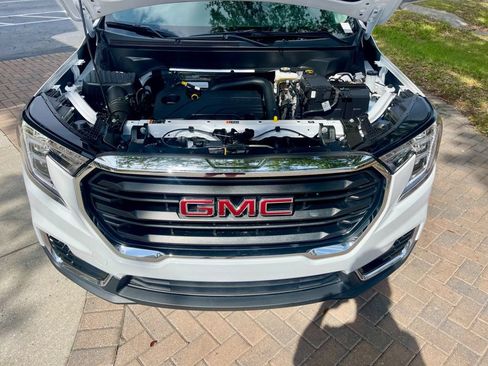 Used 2024 GMC Terrain SLE FWD image 16