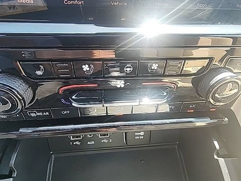 Used 2024 Jeep Grand Cherokee Limited w/ Luxury Tech Group II AWD/4WD image 48