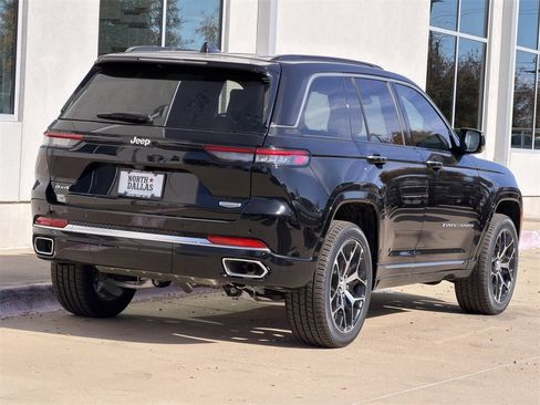 New 2025 Jeep Grand Cherokee Summit image 4