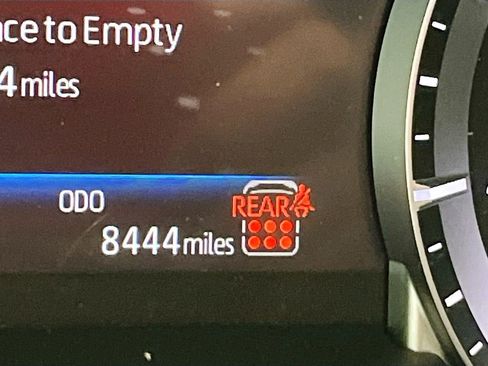 Used 2024 Toyota Highlander LE image 12