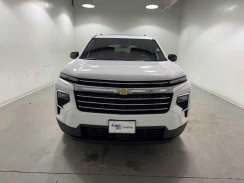 New 2026 Chevrolet Traverse LT w/ Sun and Wheel Package image 2