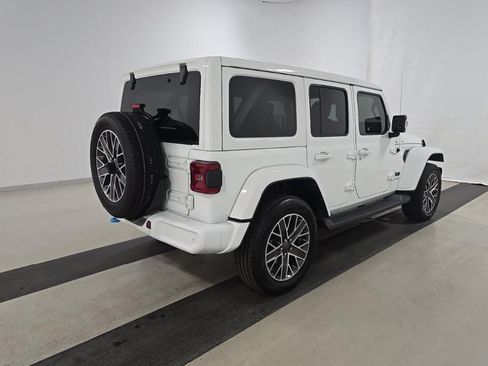 Used 2022 Jeep Wrangler Unlimited Sahara AWD/4WD image 4