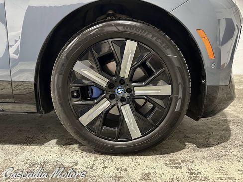 Used 2022 BMW iX xDrive50 w/ Premium Package AWD/4WD image 34