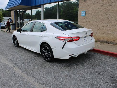 Used 2020 Toyota Camry SE FWD image 4