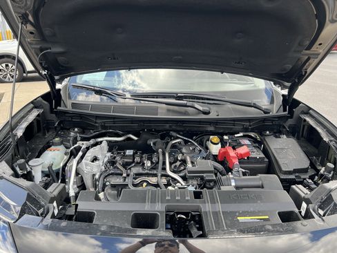 New 2025 Nissan Kicks SR image 19