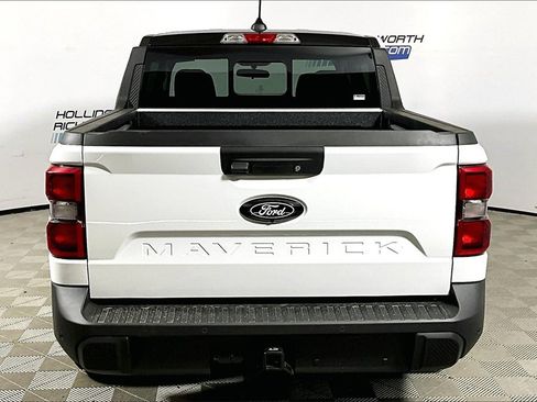 New 2025 Ford Maverick Lariat w/ Black Appearance Package image 4