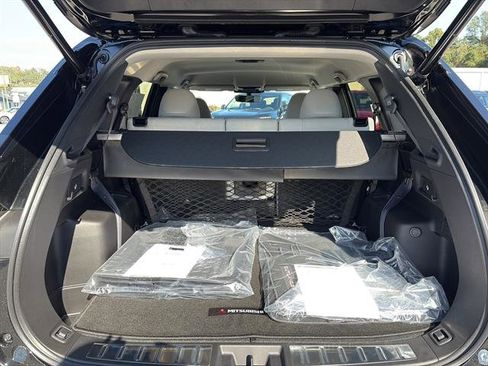 New 2025 Mitsubishi Outlander SE image 12