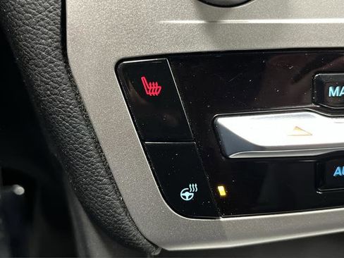 Used 2022 Ford Explorer XLT image 8