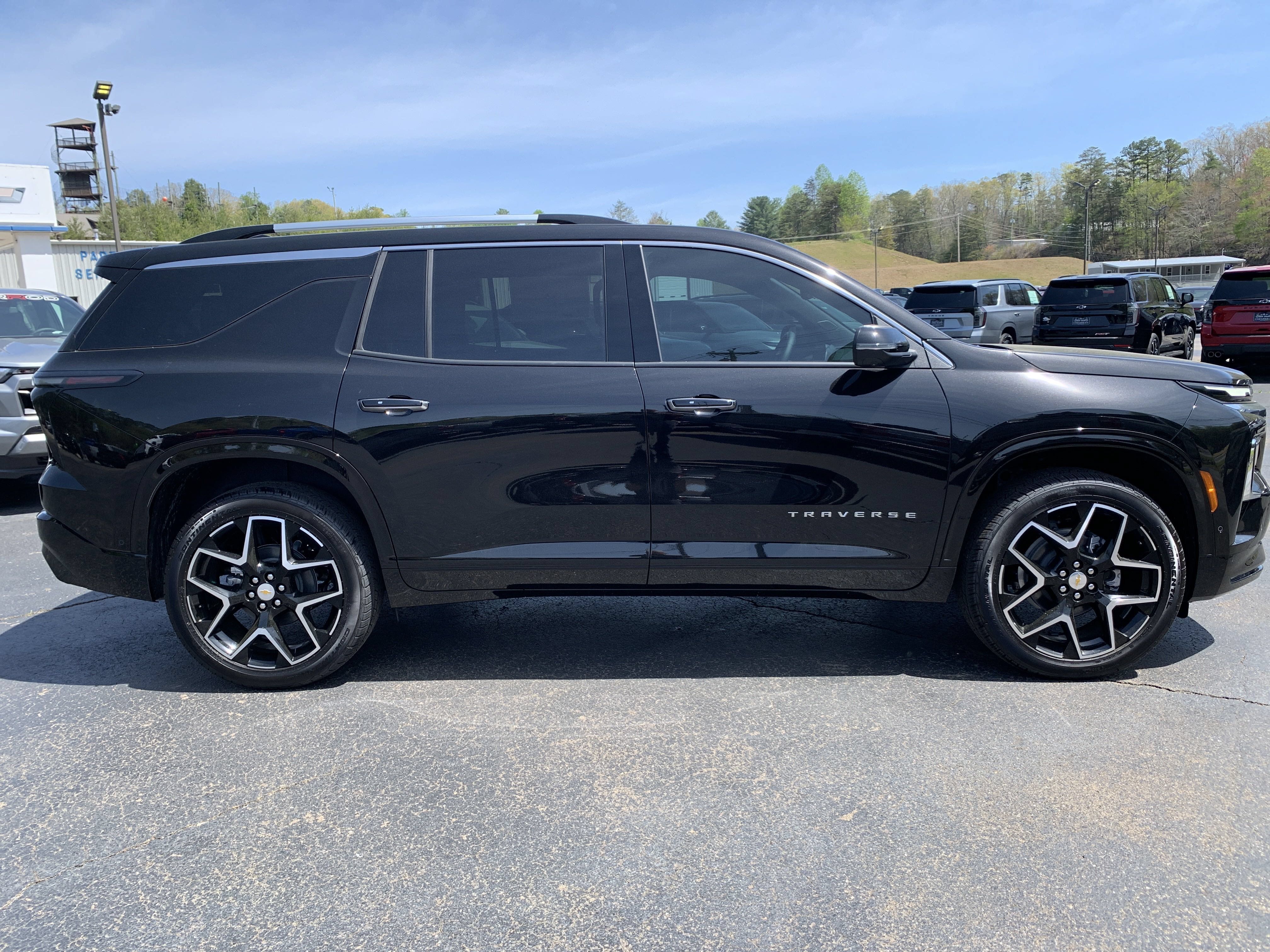 New 2025 Chevrolet Traverse High Country w/ LPO, Floor Liner Package FWD image 2