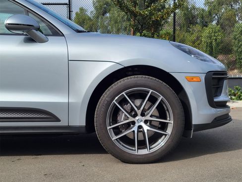 Certified 2023 Porsche Macan image 11