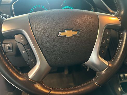 Used 2017 Chevrolet Traverse LT w/ Style and Technology Package FWD image 11