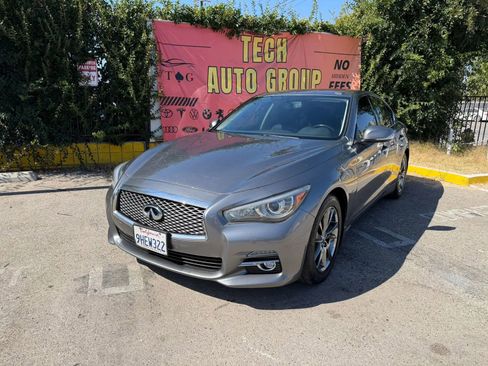 Used 2017 INFINITI Q50 Signature Edition w/ Cargo Package (L95) RWD image 2