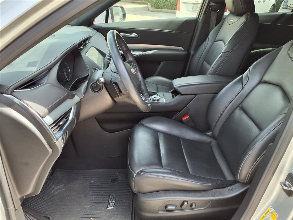 Used 2021 Cadillac XT4 Premium Luxury w/ Enhanced Visibility Package FWD image 12
