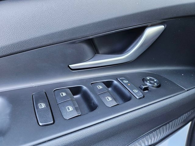 Certified 2025 Hyundai Elantra SEL FWD image 16