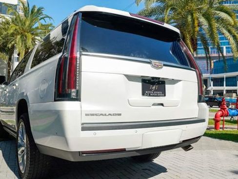 Used 2019 Cadillac Escalade ESV Premium Luxury image 38