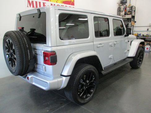 Used 2022 Jeep Wrangler Unlimited Sahara image 7