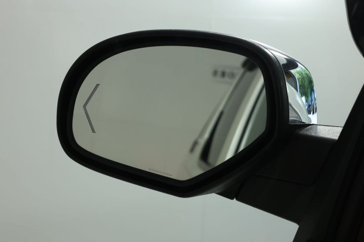 Used 2011 Chevrolet Avalanche LTZ AWD/4WD image 15