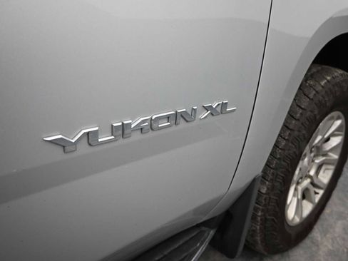 Used 2019 GMC Yukon XL SLT image 9