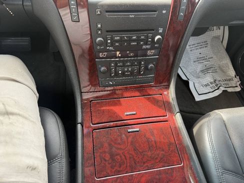 Used 2010 Cadillac Escalade 2WD image 14