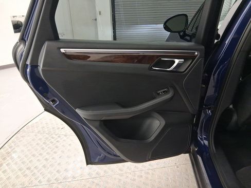 Used 2023 Porsche Macan image 32