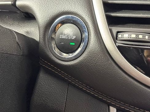 Used 2019 Chevrolet Trax LT w/ LT Convenience Package FWD image 38