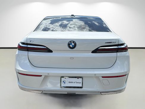 Used 2025 BMW i7 eDrive50 w/ Premium Package RWD image 4