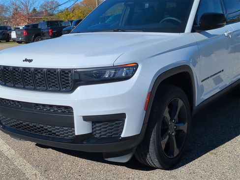 Certified 2023 Jeep Grand Cherokee L Laredo image 11