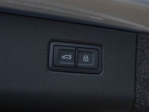 Certified 2024 Bentley Bentayga Extended Wheelbase image 47