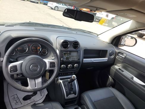 Used 2017 Jeep Compass Latitude FWD image 21