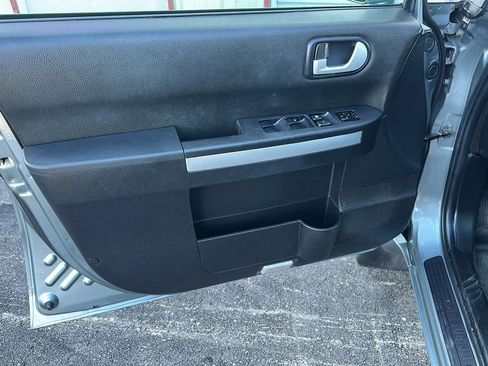 Used 2007 Mitsubishi Endeavor SE image 2