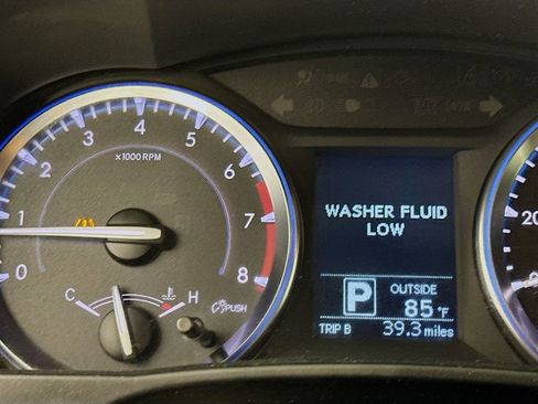 Used 2014 Toyota Highlander Plus FWD image 14