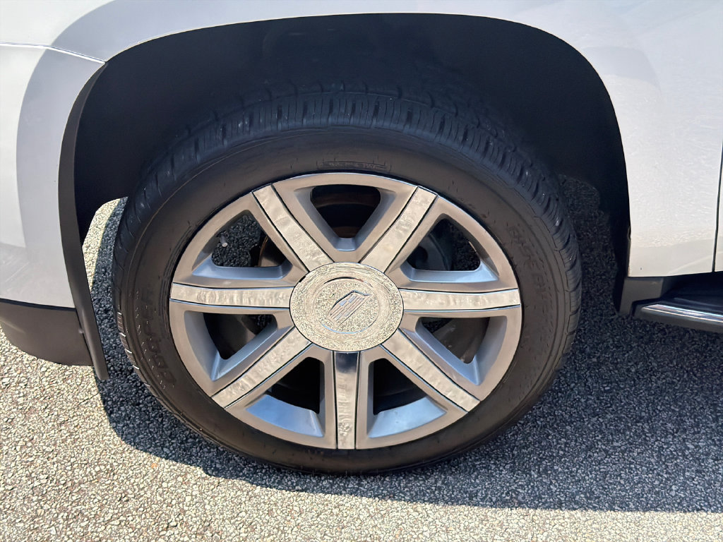 Used 2019 Cadillac Escalade Luxury RWD image 11