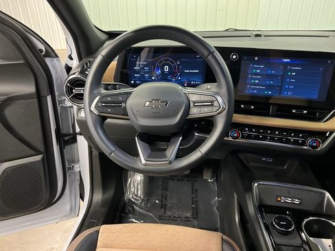 Certified 2026 Chevrolet Equinox ACTIV w/ Convenience Package III FWD image 18