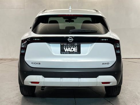 Used 2025 Nissan Kicks SV w/ SV Premium Package AWD/4WD image 4