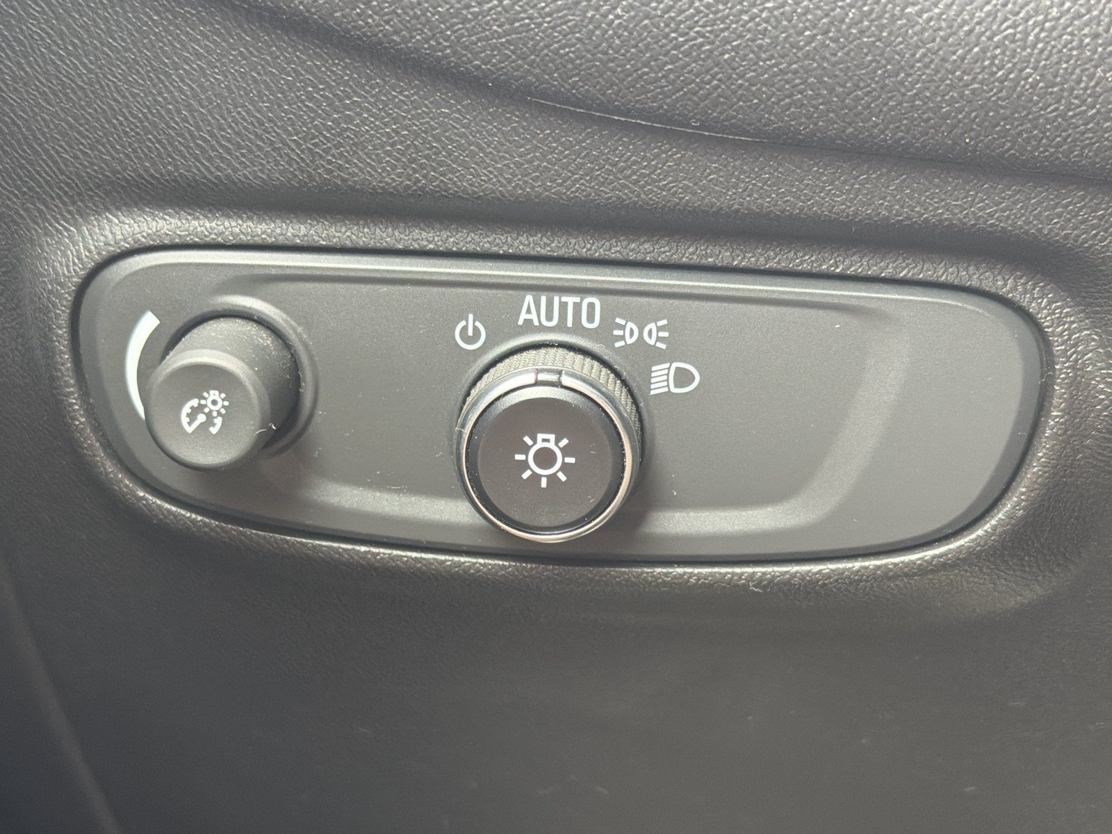 Used 2022 Chevrolet Equinox LT FWD image 23