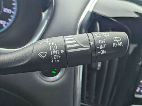 Used 2023 Chevrolet Traverse LT FWD image 27