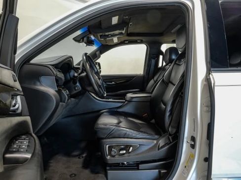 Used 2020 Cadillac Escalade Platinum RWD image 5